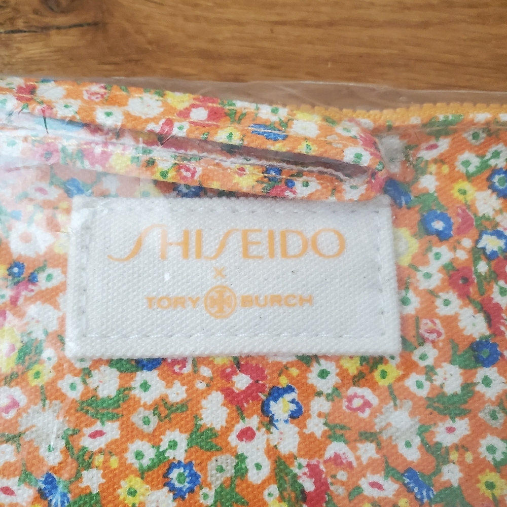 Shiseido x Tory Burch Wristlet - Picture 3 of 9
